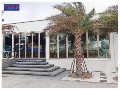 รับติดตั้งประตู กระจกอะลูมิเนียม